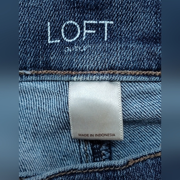 LOFT Outlet Women's Blue Jeans | Modern Cuffed Crop | Cotton Blend | Size 6 - Picture 3 of 6